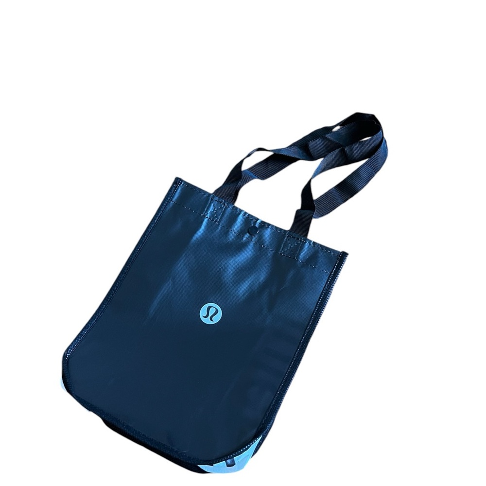 ⚫️LULULEMON: Medium size black & white logo reusable bag, never used⚫️